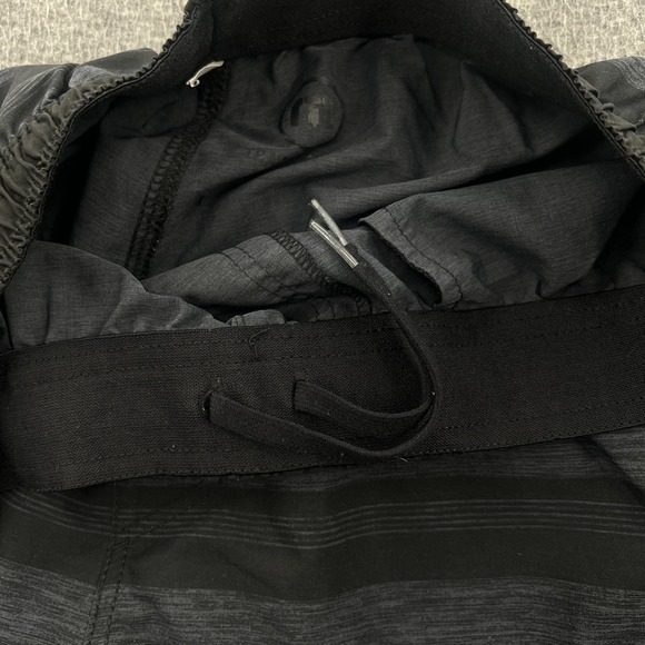 Travis Mathew Striped Shorts Mens S Elastic Waist Performance Outdoor Lightweigh - Picture 3 of 13